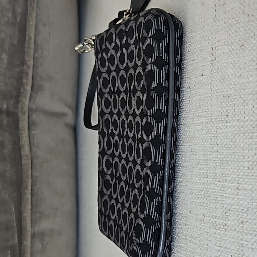 Coach wristlet - Picture 3 of 9